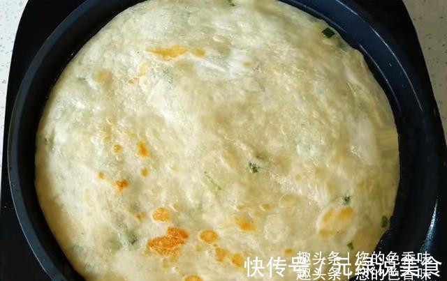 葱油饼这样做真好吃，掌握2个小窍门，柔软多层，酥脆可口。