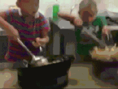 |搞笑GIF:摄影师都是高手,这结婚照P的,过火了吧