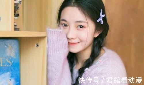 张艺谋|体重82斤的“谋女郎”刘浩存，一双漫画腿更引人注目