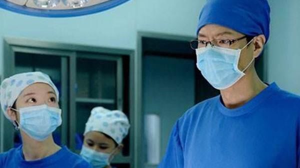 产期|产妇进产房前,偷偷塞给医生一张纸条,医生看完忍不住偷偷抹泪