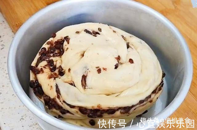 真好吃|1碗面粉2个鸡蛋，教你做懒人面包，不加一滴水，松软香甜真好吃