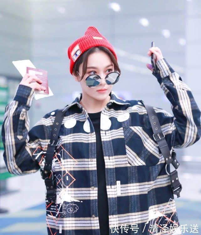 穿搭|这位军嫂是真的酷!张馨予走机场穿何捷“军靴”,却凹漫画腿好美