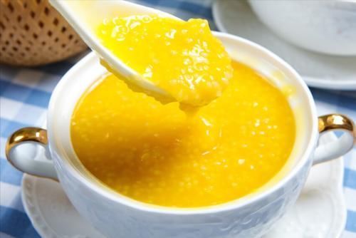 煮小米粥，不要直接加水煮，要想米粥香浓米油厚，就得牢记2窍门