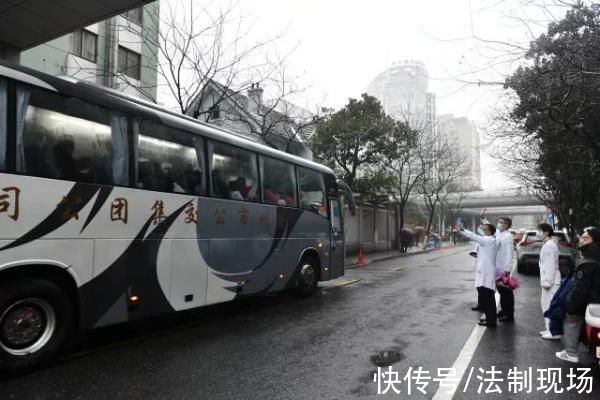 机动队|集结出发!迎着冬雨寒风奔赴核酸采样一线