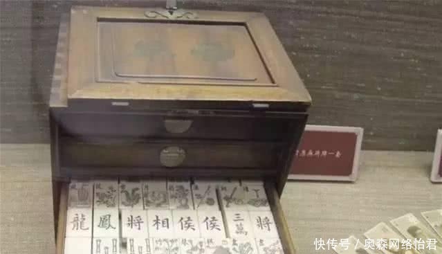 小时候|溥仪的遗物:图1是溥仪的辫子,图2是溥仪小时候玩过的蛐蛐罐!