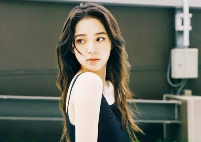 欧阳娜娜|何炅吃力不讨好的帮她,她转头就向导演示好何老师的真心不值钱