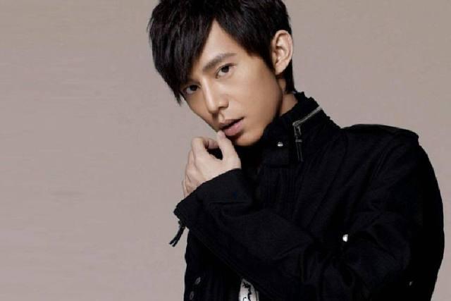 6位节目主持人身价排行榜,何炅只排第六,第一名是她谁敢不服