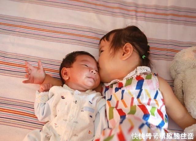 宝妈|宝妈生二胎离世，5岁女儿握紧小手不肯离去，她的话让护士泪目！