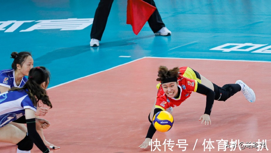 天津女排|金软景拉尔森休战，天津女排3比0击败全华班上海，携13连胜获头名