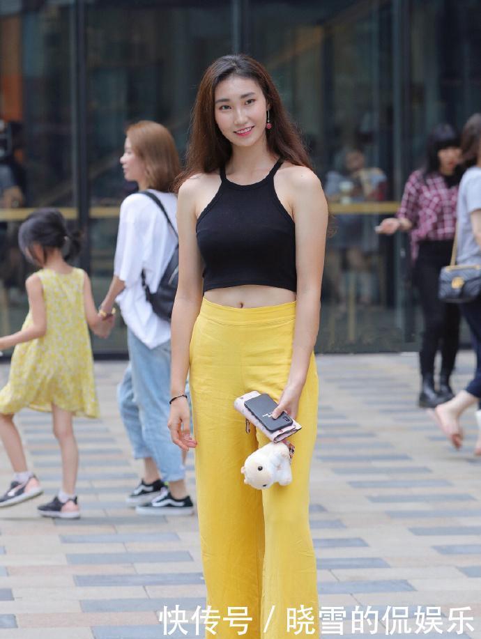 小姐姐|漂亮的黄颜色的裤子,额米女属于魔鬼身材类型吧!