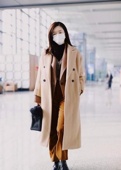 真正高级的女人，秋冬从来不穿这4种“衣服”，廉价低级还掉价