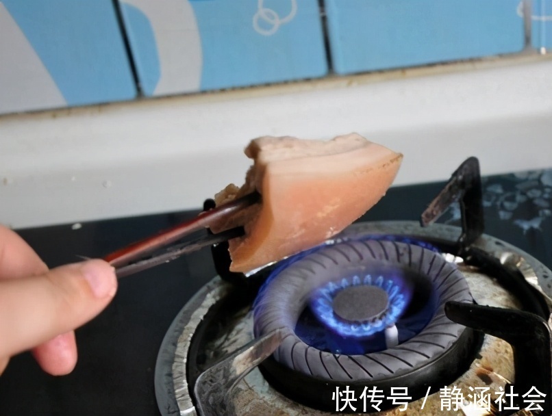 猪皮|猪皮上的猪毛去不干净养猪户教你3个土方法,5分钟去除干净!