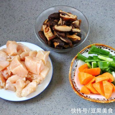  锅贴|简单快手，下班回家也能做的香菇鸡肉锅贴