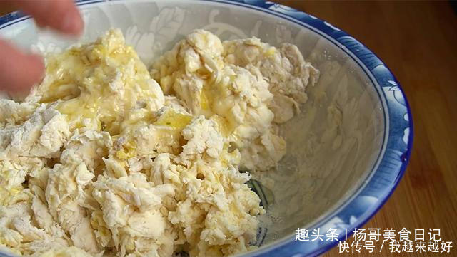 面粉别烙饼了,试试这样做,酥脆又松软,出锅瞬间被扫光,特解馋