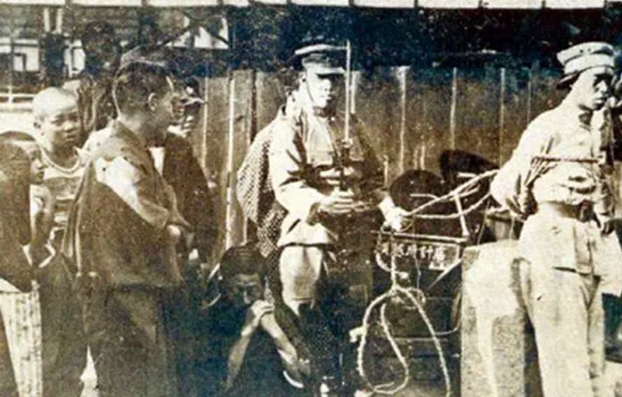 刺刀|镜头下真实的日本鬼子,把百姓抓来练刺刀,图9令鬼子崩溃的两个“铁疙瘩”