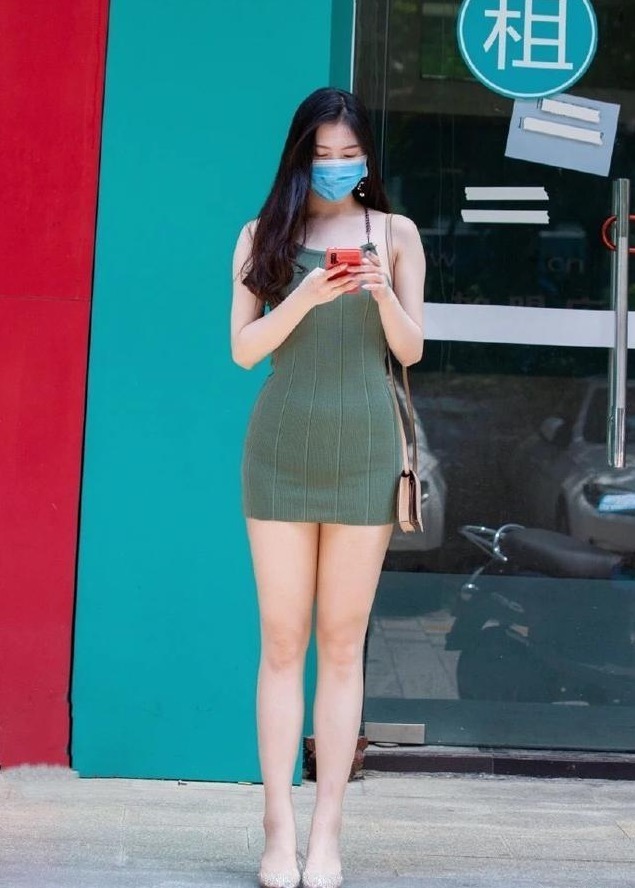 包臀裙 针织包臀裙配水晶高跟鞋,成为时尚动感小仙女,知性有韵味