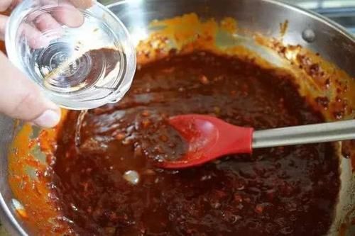 牢记|炖牛肉时，要牢记别放这两种调料，加它们等于毁牛肉，很多人踩坑