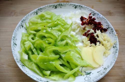 尖椒|再穷也要吃这肉,比猪肉有营养,几块一斤,孩子吃补血还明目