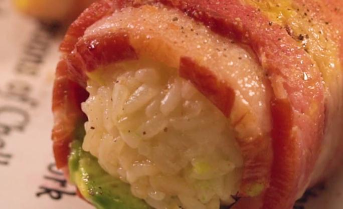 饭团如此做，孩子特喜欢！搭配牛油果和培根，吃一次念念不忘