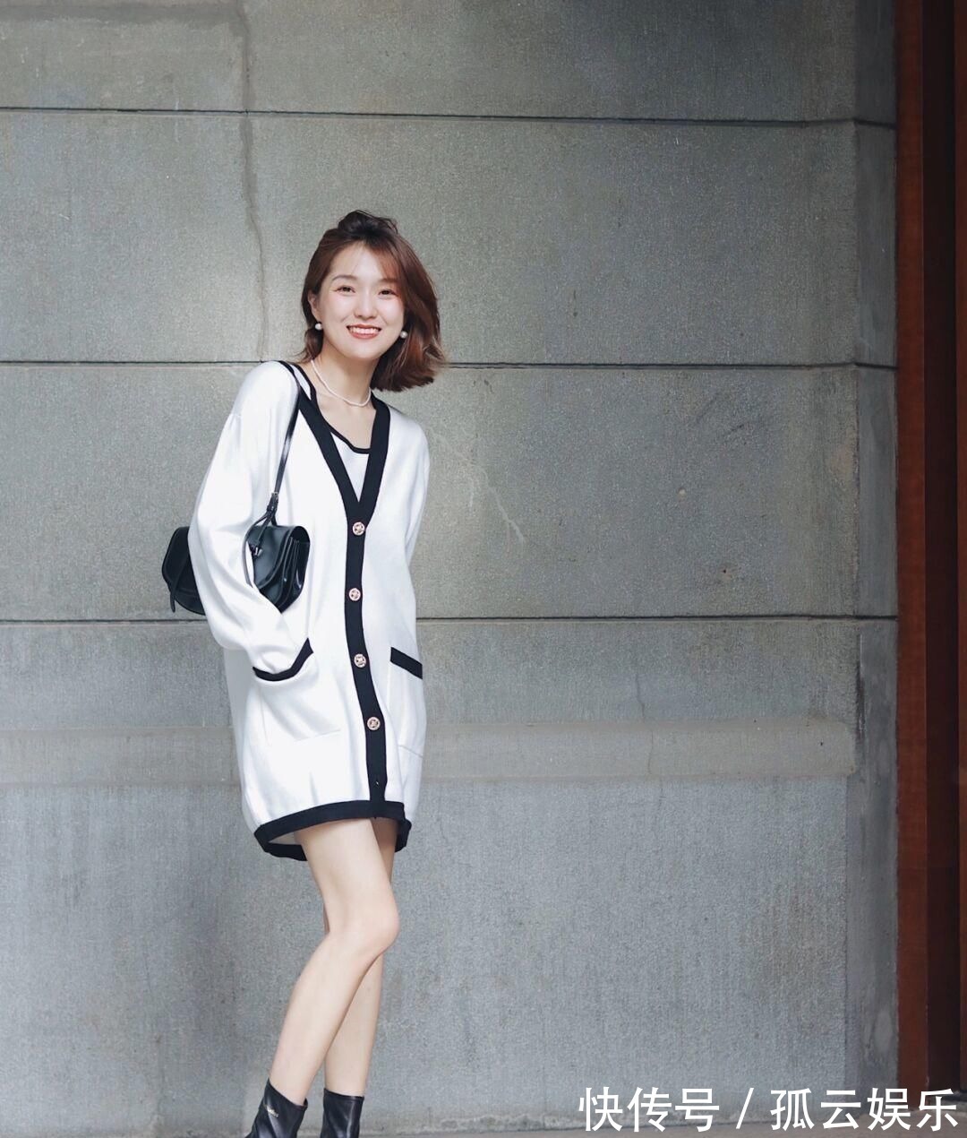 美眉 早秋穿搭值得,针织衫搭配半身裙或牛仔裤,轻松穿出名媛气质