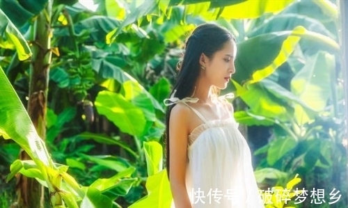 赋九张机|清愁寂寂同谁诉，红楼怅望云烟起；两赋九张机，纸长墨浅书难递