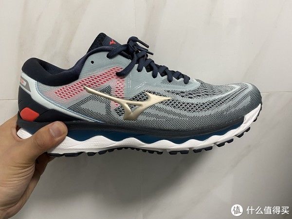 美津浓男士w优缺点明显的跑鞋——美津浓男士WAVE SKY 4缓震慢跑鞋