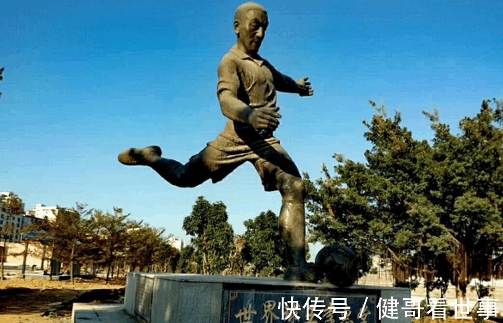 中国队|他被称为“中国球王”, 一生打进1860球, 曾带领中国队7: 0狂胜英格兰