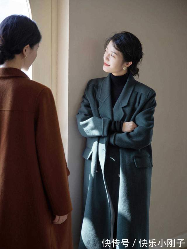 搭配|秋季少不了的风衣,风衣搭配牛仔裤高级洋气,照着穿想不好看都难