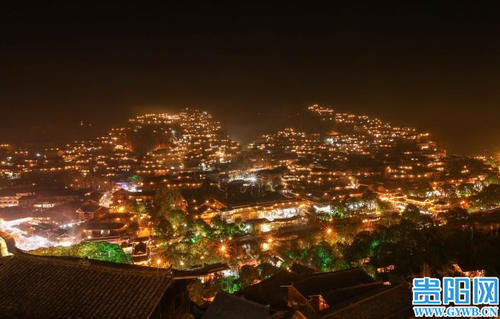 春节小长假，贵州西江苗寨景区人气旺