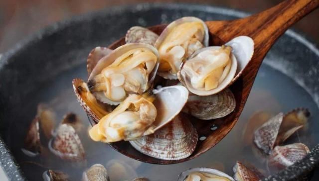 这一定是花甲最简单的做法，没有之一肉嫩汤鲜，咋吃都不够