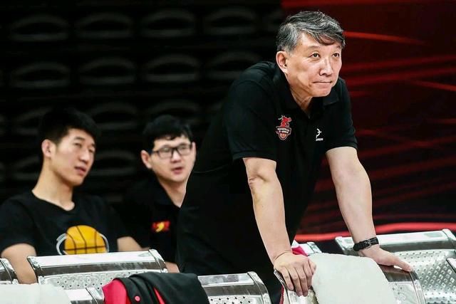 遼籃|官宣！宏遠(yuǎn)公布重要簽約，遼籃大勝后雙喜臨門(mén)，山東男籃正式改名