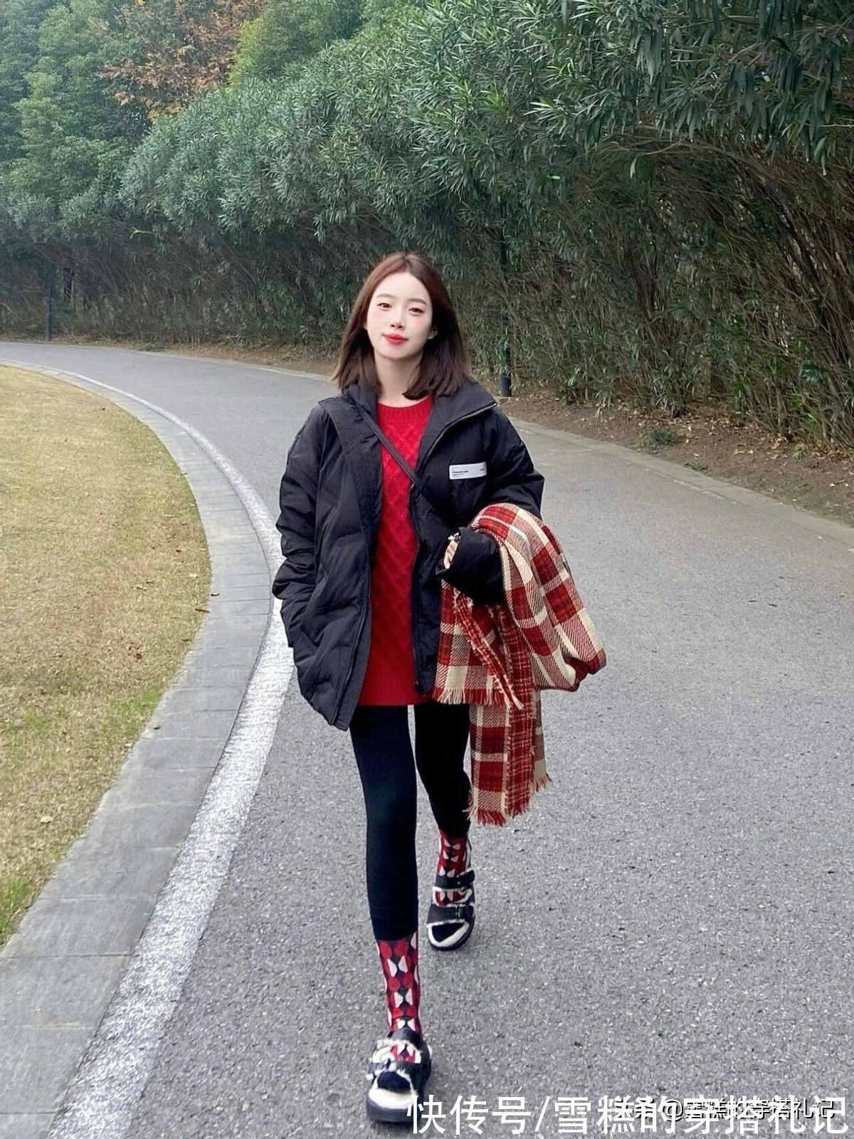 短靴 扔掉阔腿裤吧！今年流行穿“鲨鱼裤”，配上短靴、老爹鞋太时髦了