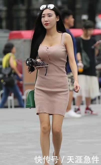 成熟|街拍:小姐姐身材成熟性感婀娜多姿令人羡慕,你最喜欢哪一个?