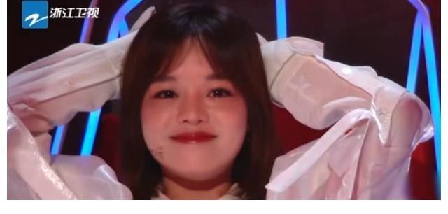 本以为是汪峰不喜欢黄霄云,看到张碧晨的做法,才发现错怪他了