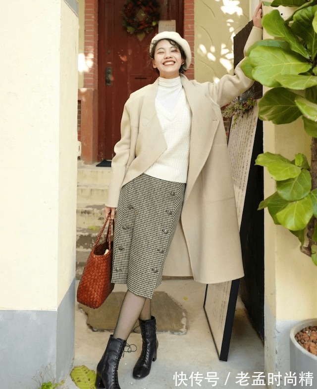 身材|阔腿裤烂大街了,今年流行的长大衣配半身裙