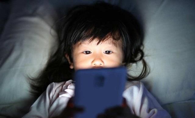 日常生活中|四岁娃近视400度,只因父母疏忽保护孩子视力,别忽视这些细节