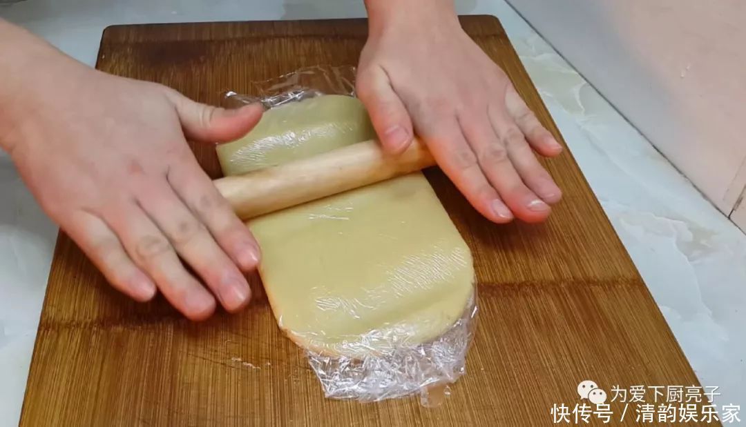 必备|过年餐桌必备小零食,不加一滴水,30多年头一次见,比麻花还好吃