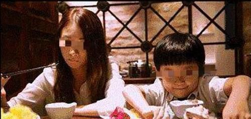 邻桌|熊孩子朝邻桌火锅吐口水,邻桌的反击大快人心,路人:就该这么治