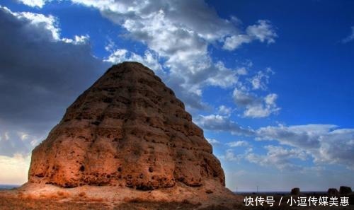  早就|考古专家探寻西夏王陵，盗墓贼早就掏空，留下一物，成稀世珍宝