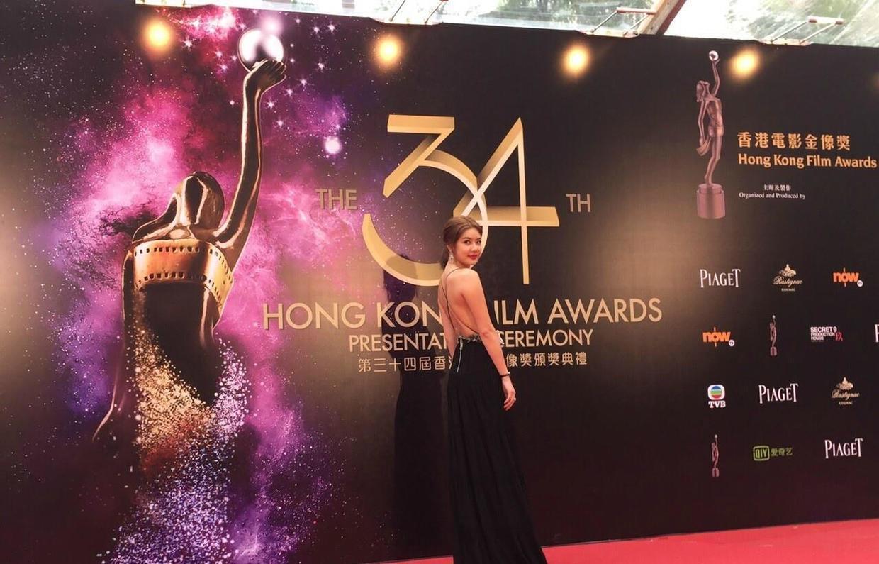 乐基儿真不打算减肥?穿吊带连衣裙丰润饱满,意外穿出贵妇气质范