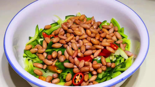 花生米|入秋了,大鱼大肉靠边站,遇到此菜别手软,营养极高,腌着吃最香