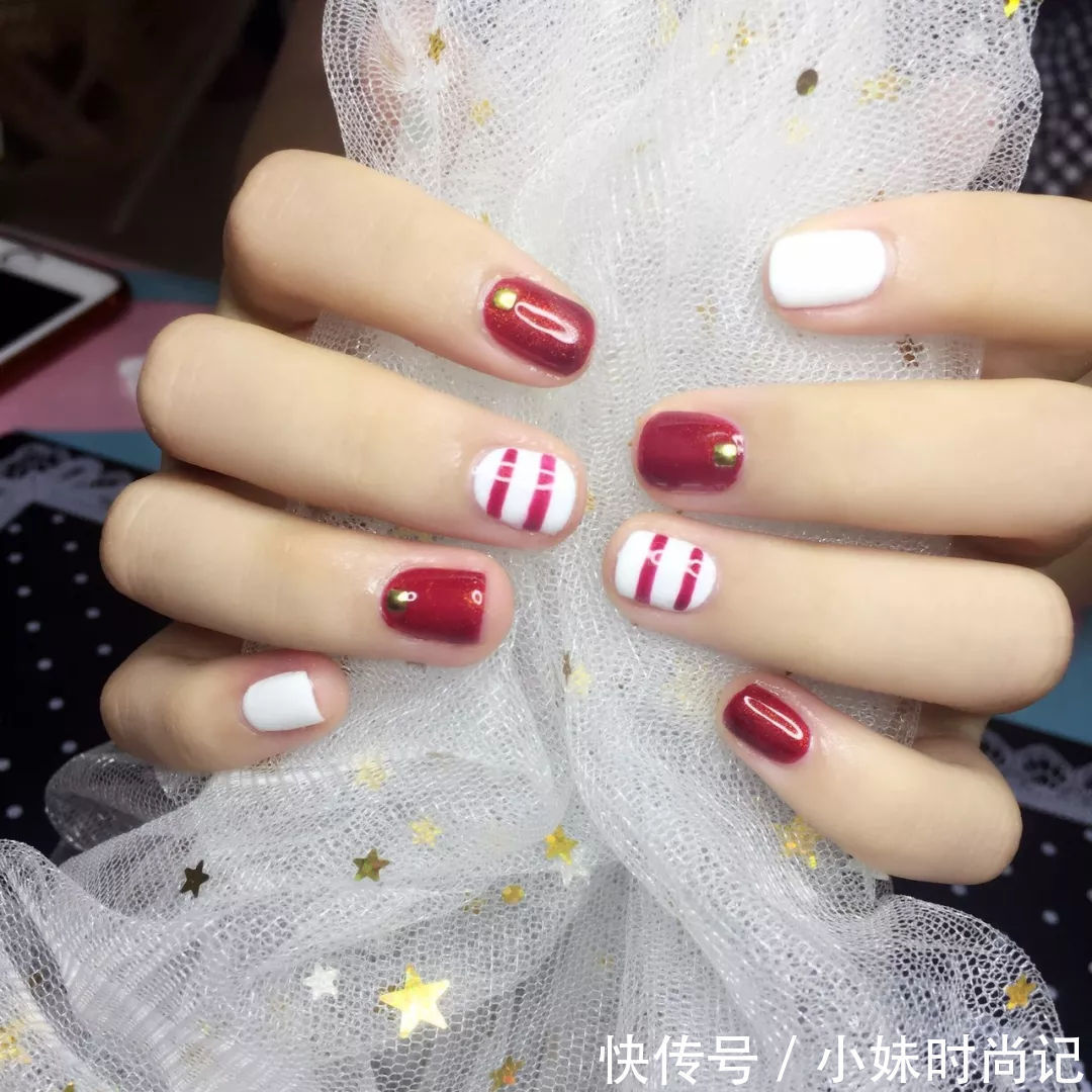 心动的新年美甲来了,精致又俏皮,主要是显手白
