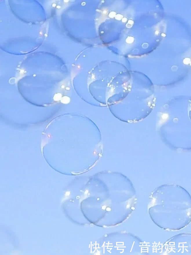 通透蓝的童话婚礼,有漂浮在海上的泡沫,和静谧的海棠花开