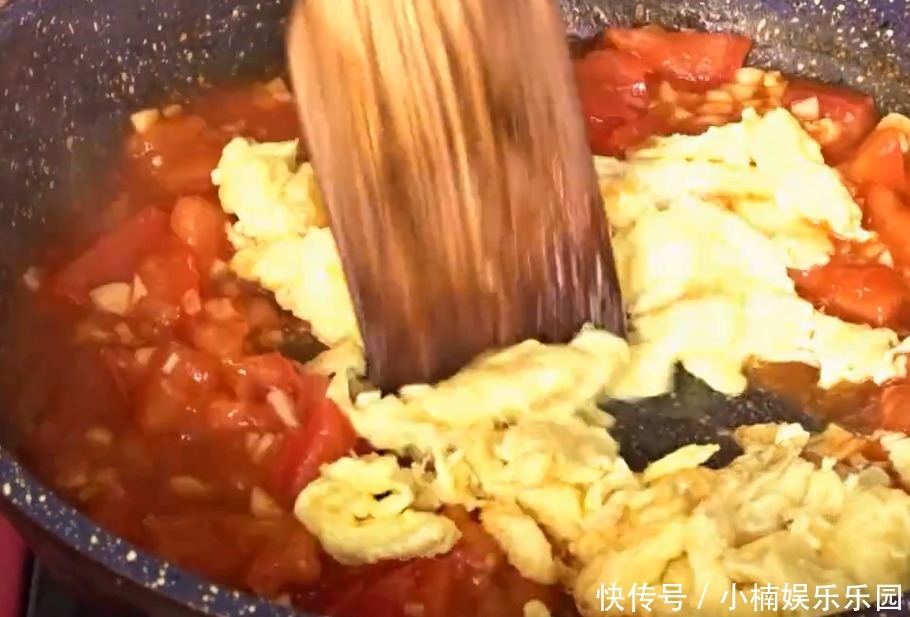 好吃|西红柿鸡蛋面好吃又诀窍,做法简单,汤浓味美,一大碗吃不够