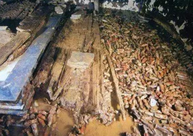 臭烘烘|一个臭烘烘的猪圈,一锹下去挖出一座皇陵,里面葬着一位开国皇帝