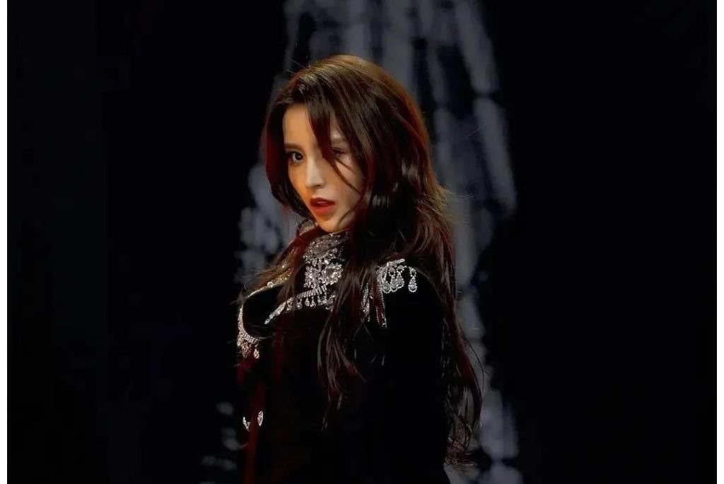 十二年賭來(lái)一片綠海,「偶像一姐」杜華該醒了