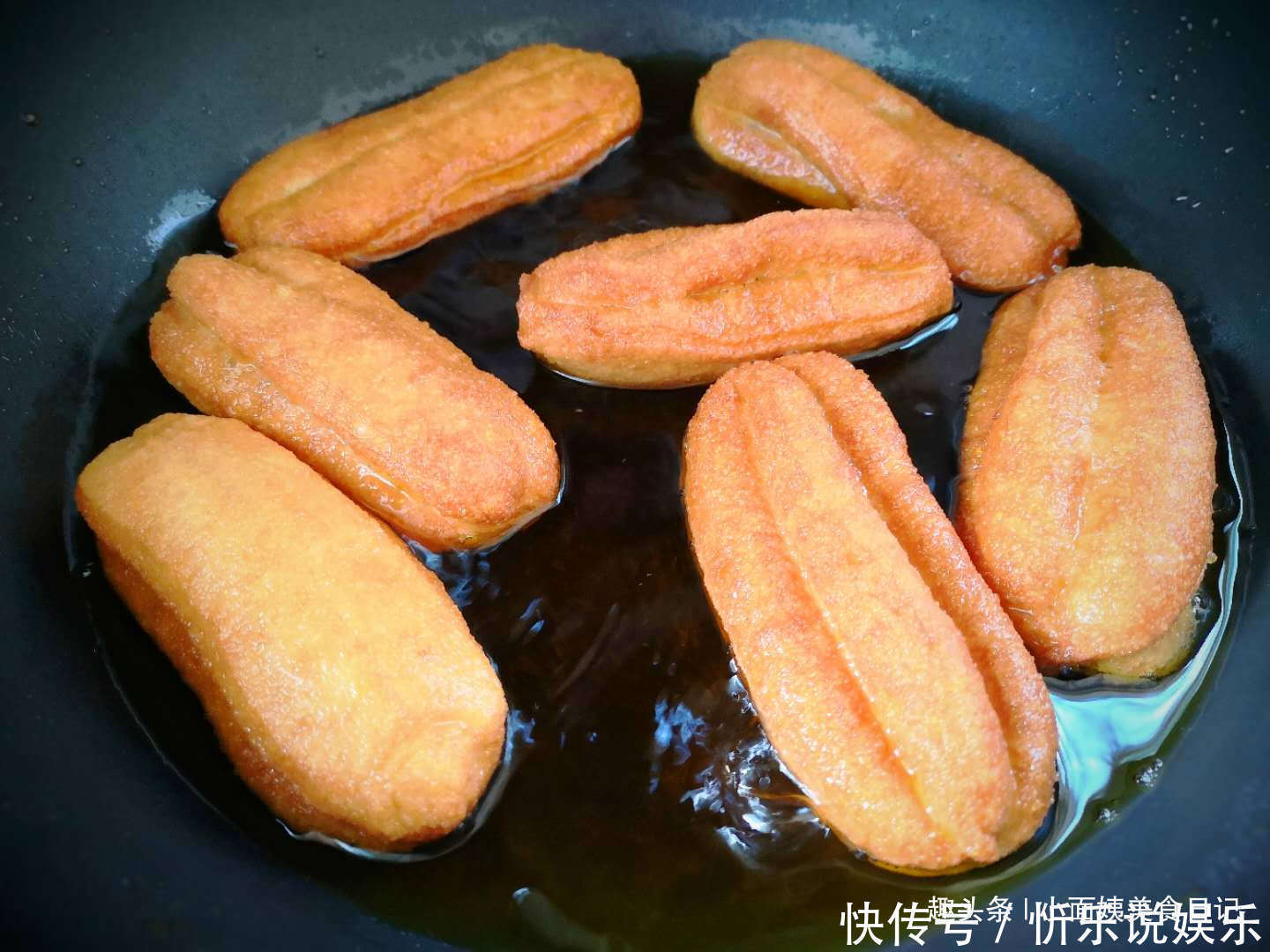 炸油条用泡打粉、小苏打全错,油条店老板教你正确做法,金黄酥脆