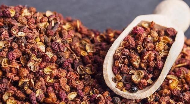 宫寒|女性常用花椒敷2处,不出30天,子宫变暖,赘肉也慢慢变少!