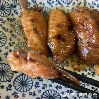 香甜|厨娘教你一招巧做可乐鸡翅这样做,香甜不腻