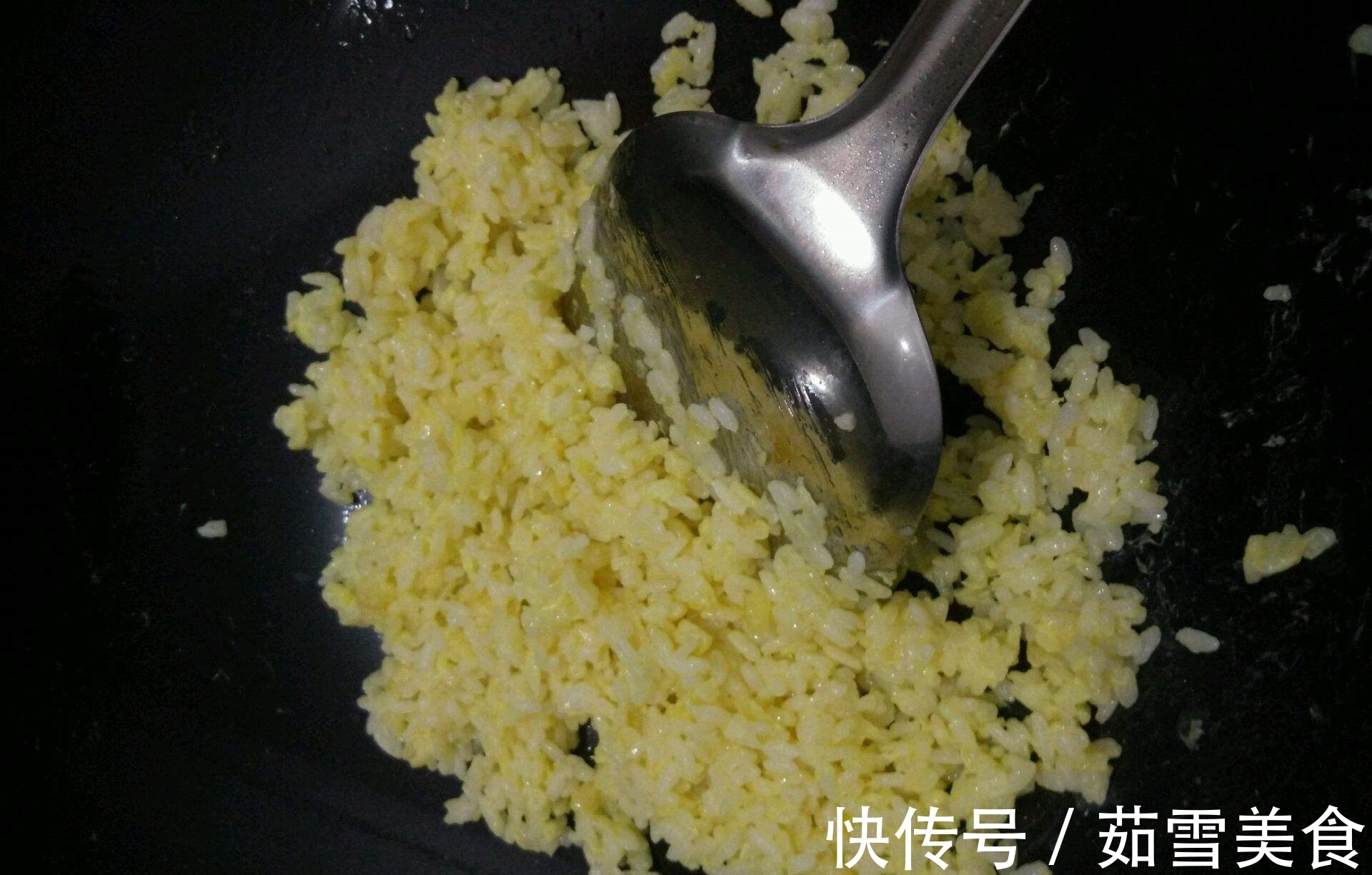 做蛋炒饭时，先炒“米饭”还是先炒蛋？弄错了顺序，怪不得不好吃